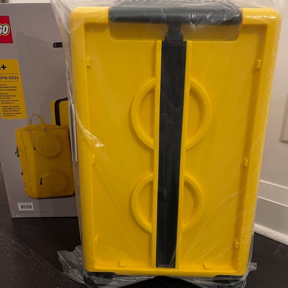 NEW LEGO Carry-on trolley TSA Lock & Backpack Luggage Set yellow - Picture 5 of 6